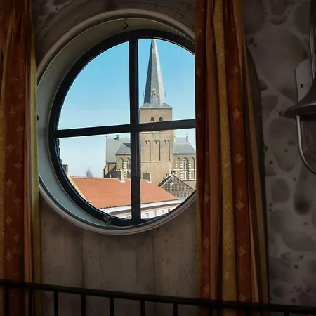 מלון Boetiek Plein Vijf 4*