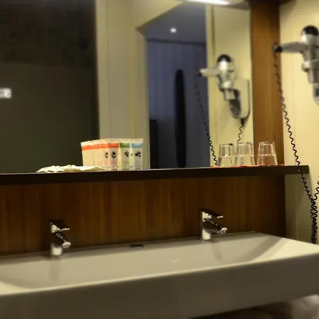 Boetiek Plein Vijf מלון 4*